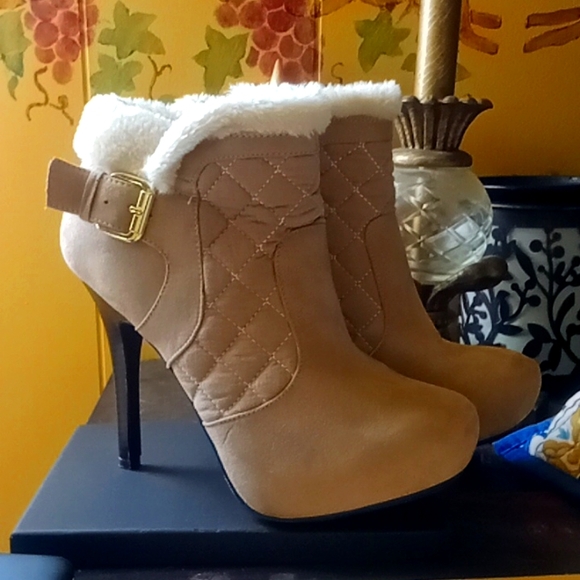 Madeline Girl sz 6 Booties - Picture 1 of 1
